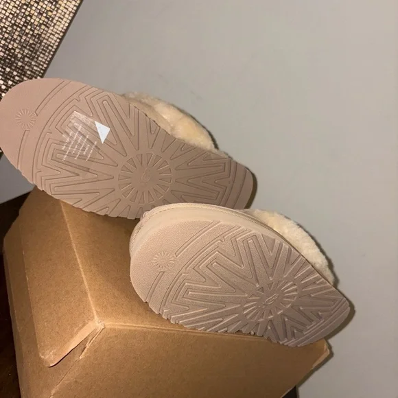 UGG Slippers - Picture 2 of 7